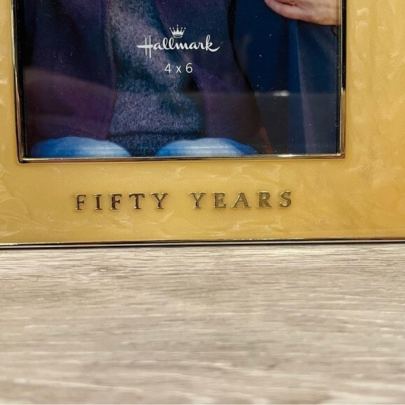 Hallmark 4x6 50th Anniversary Gold Metal Frame New in Box. - Picture 2 of 7
